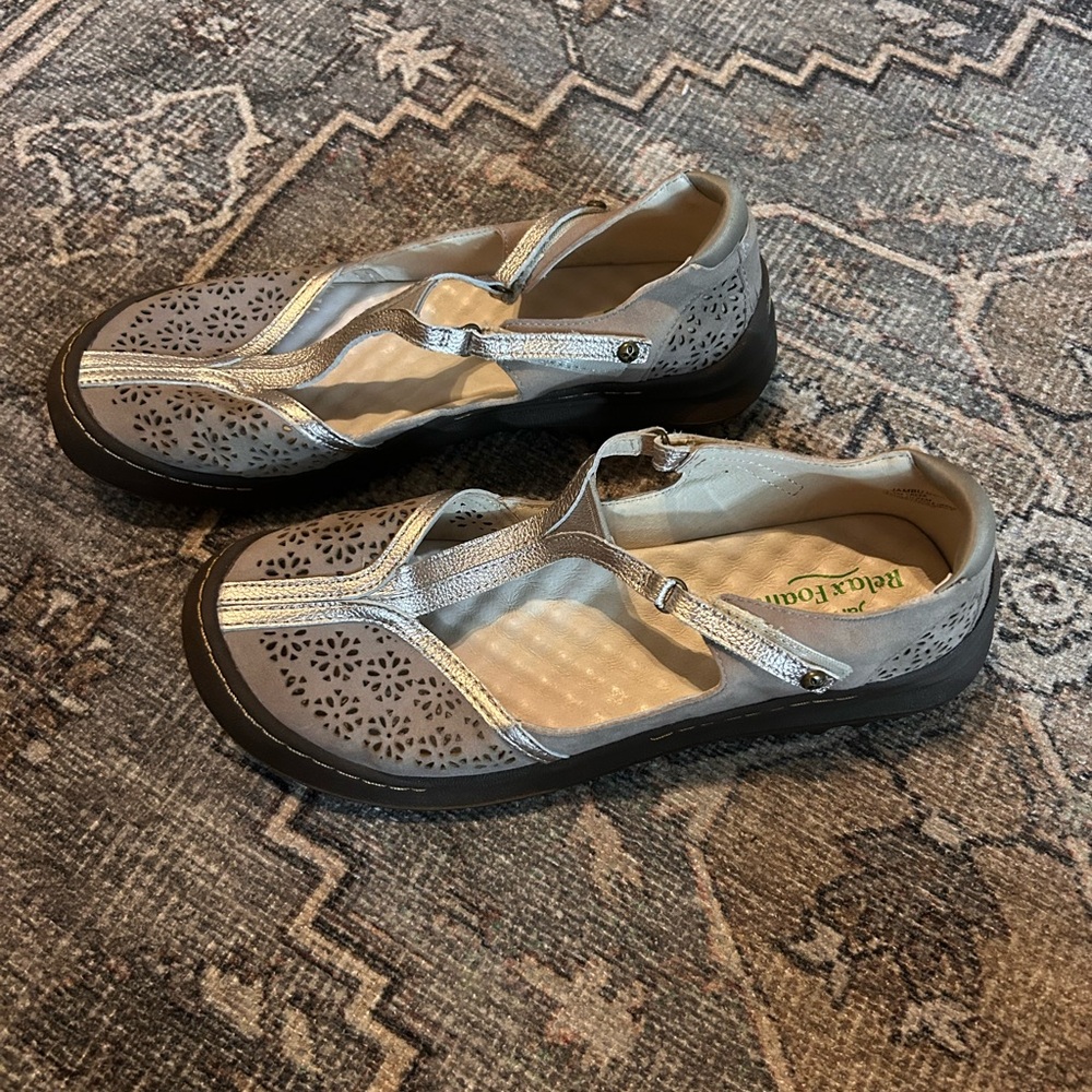 Jambu Women's Gray Perforated Flats